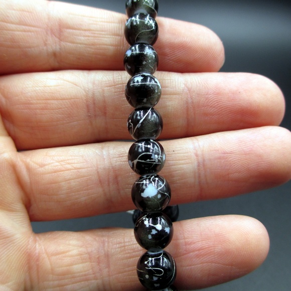 Cute Artistic Black & White Glass Beaded Bracelet - Picture 2 of 4